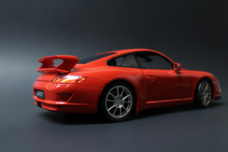 Illustration for article titled 1:18 Scale Porsche 997 GT3 by Welly